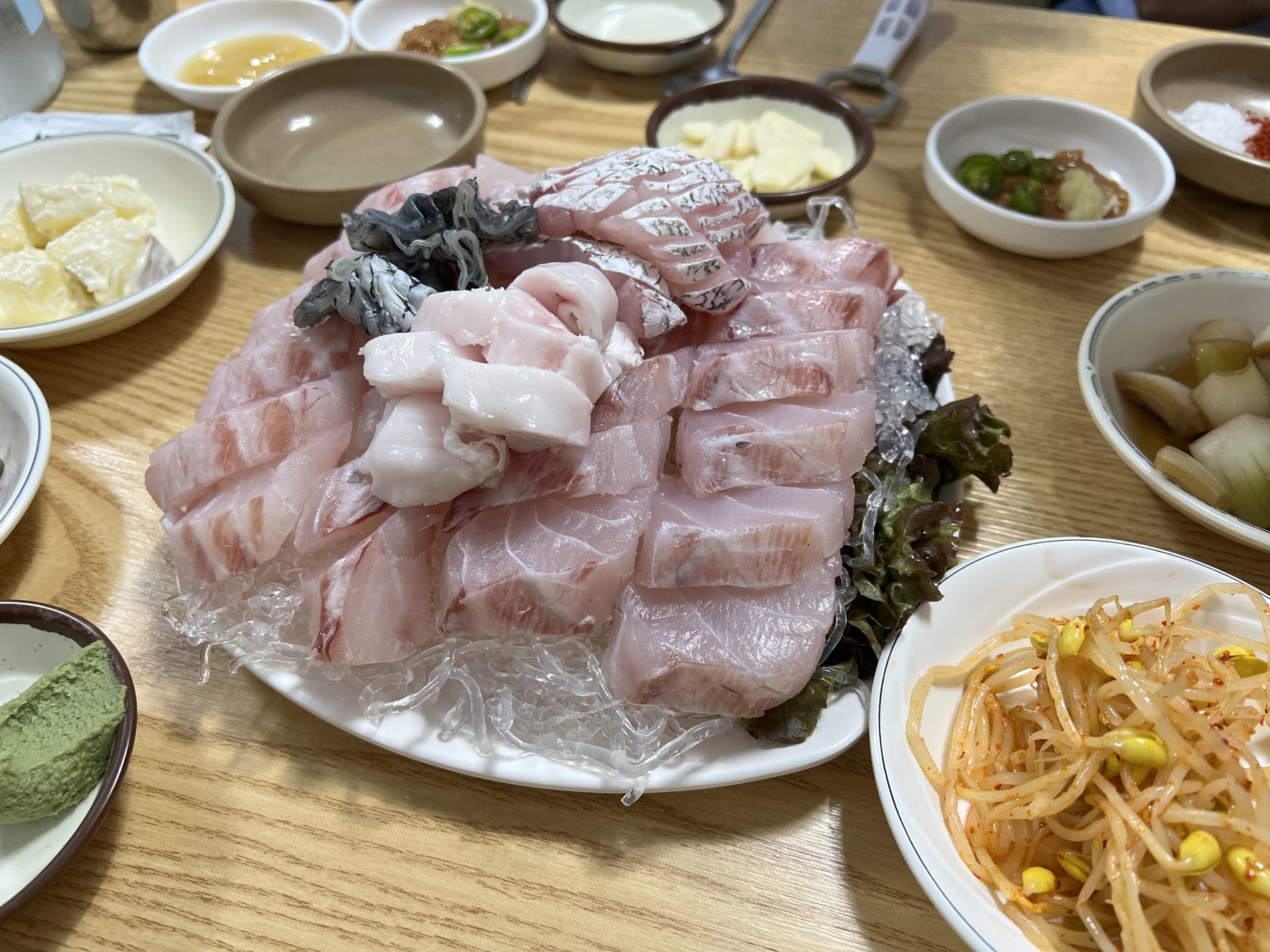 커피, 접시, 테이블 사진 1